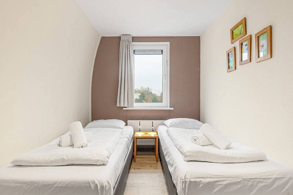 Luxury 10-person bungalow in Drenthe