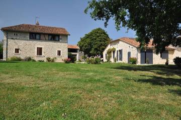 Gîte pour 13 personnes, avec terrasse et jardin à Saint-Martin-de-Fressengeas