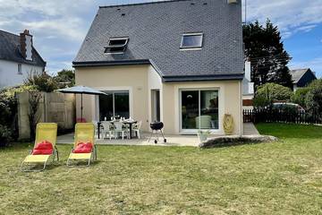 Gîte pour 8 personnes, avec terrasse et jardin dans Plage De Saint Guirec Ploumanac H