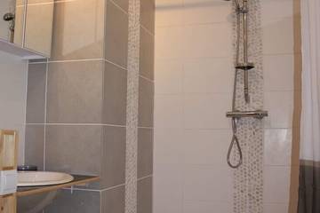 Chalet pour 6 Personnes dans Le Vigean, Région de Mauriac, Photo 4