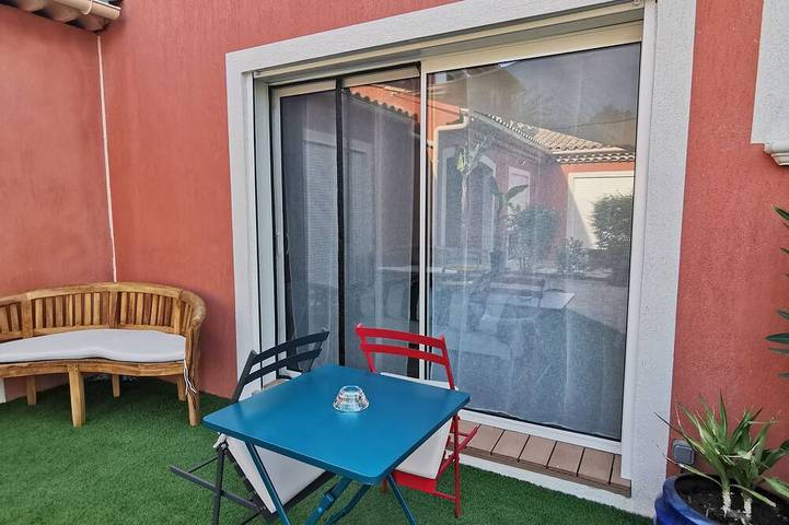 Beach Cabana Room in Le Cannet-des-Maures, Draguignan Region