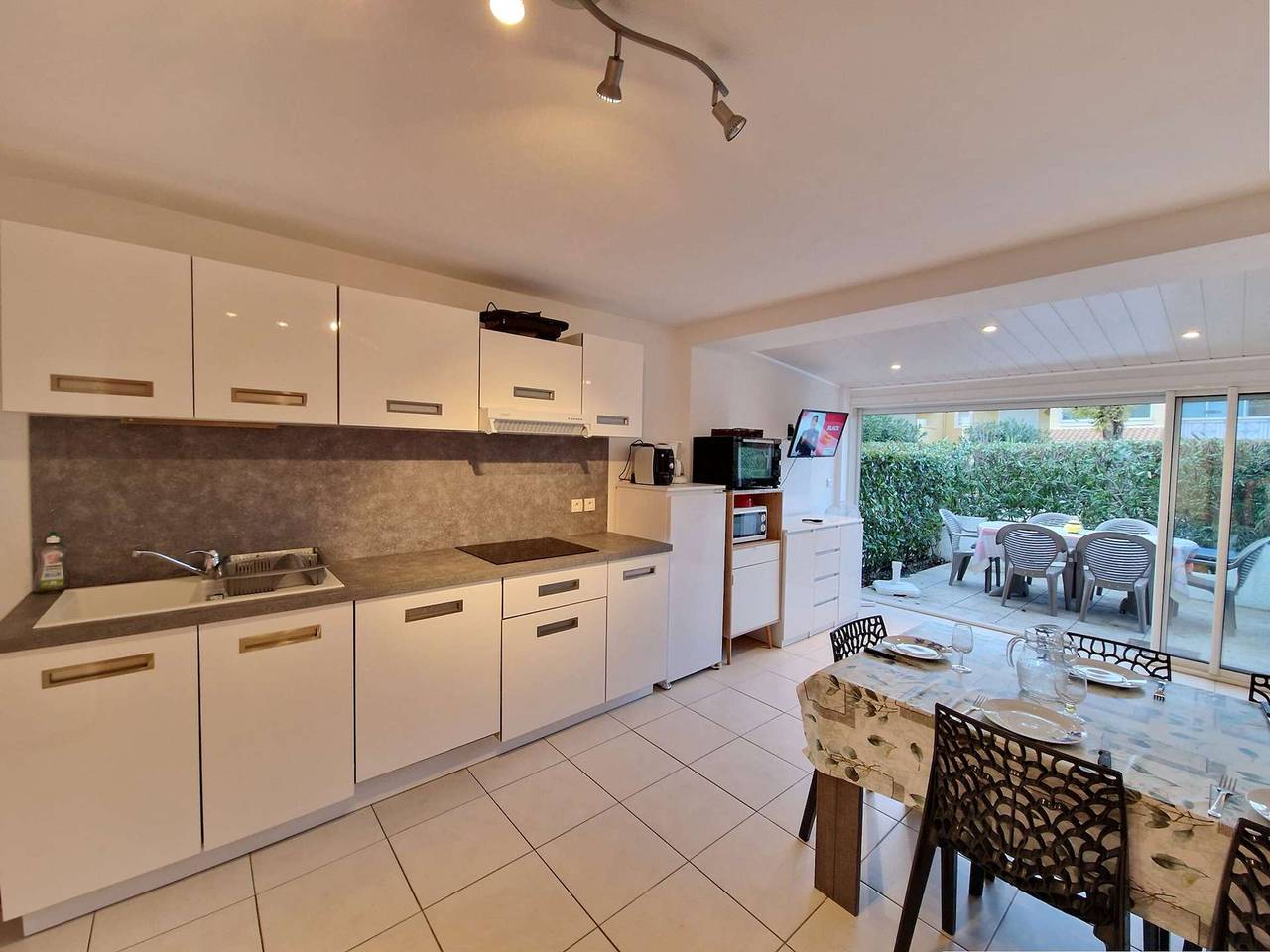 Maison spacieuse avec piscine, tennis et terrasse, parking privé à Marseillan in Marseillan, Côte méditerranéenne (France)