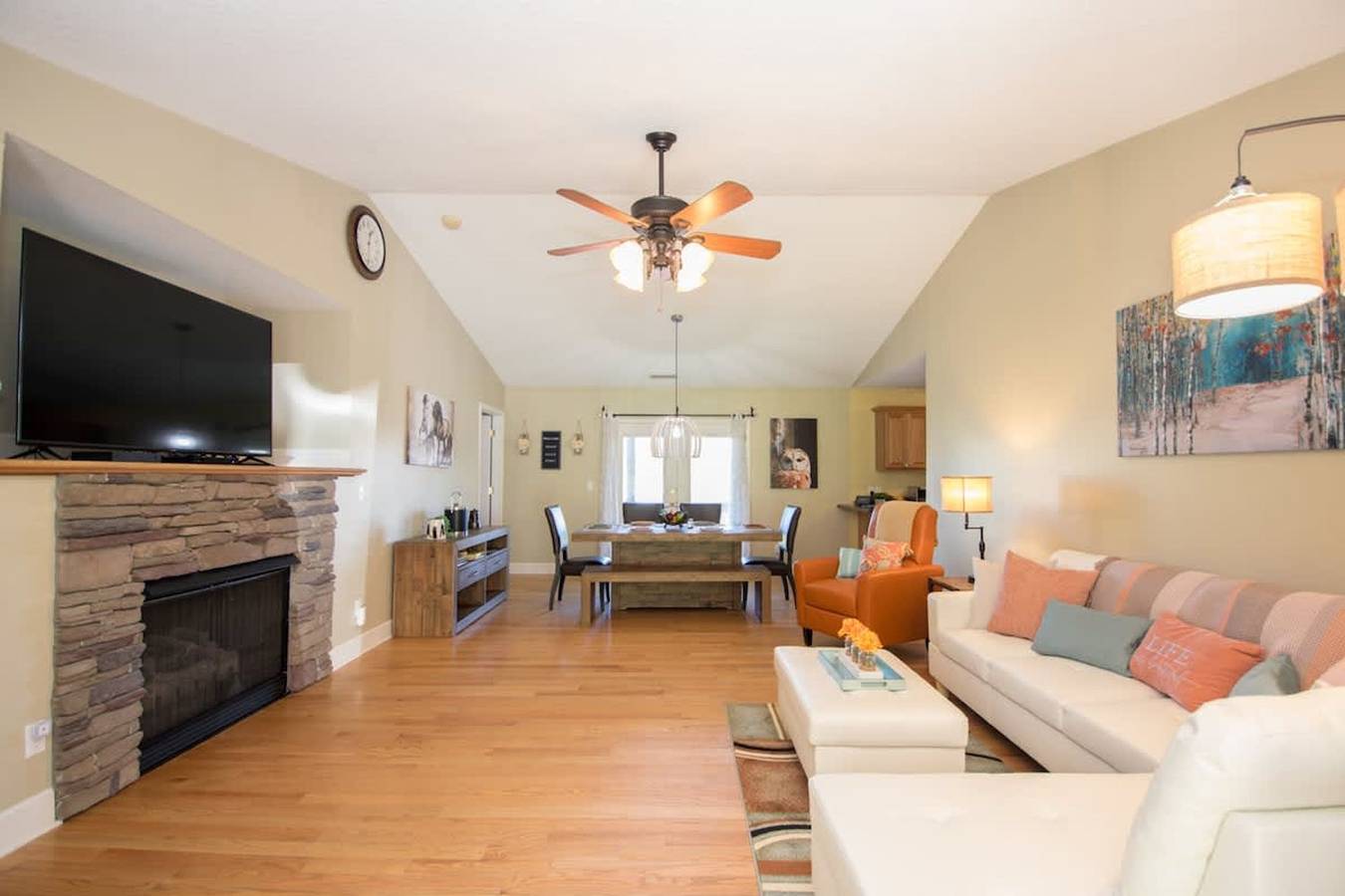 Scenic 4Br w Deck Farm Views Near Asheville in Blue Ridge Parkway, Fairview