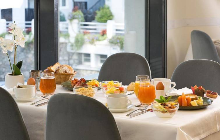 Hôtel pour 3 personnes, avec terrasse dans Grotte de Massabielle - 2