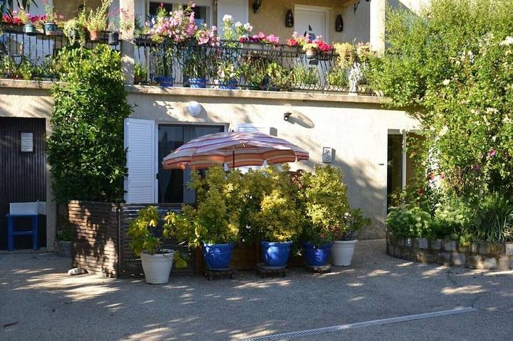 Gîte pour 4 personnes, avec piscine ainsi que jardin et terrasse à Aytré - 3