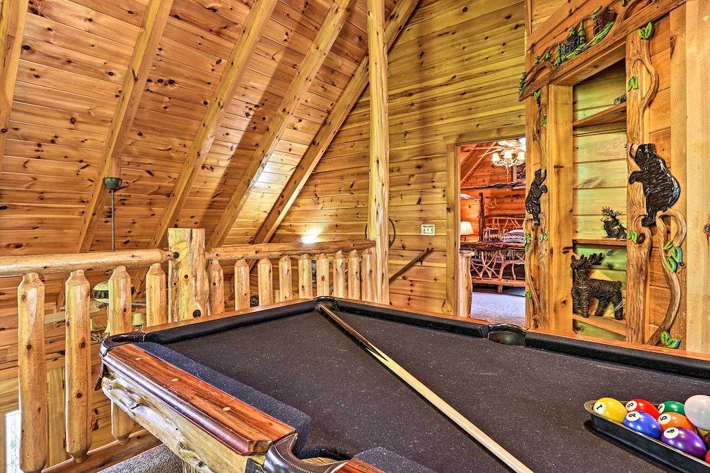 Pigeon Forge Getaway w/ Covered Patio & Hot Tub! in Pigeon Forge, Sevier County
