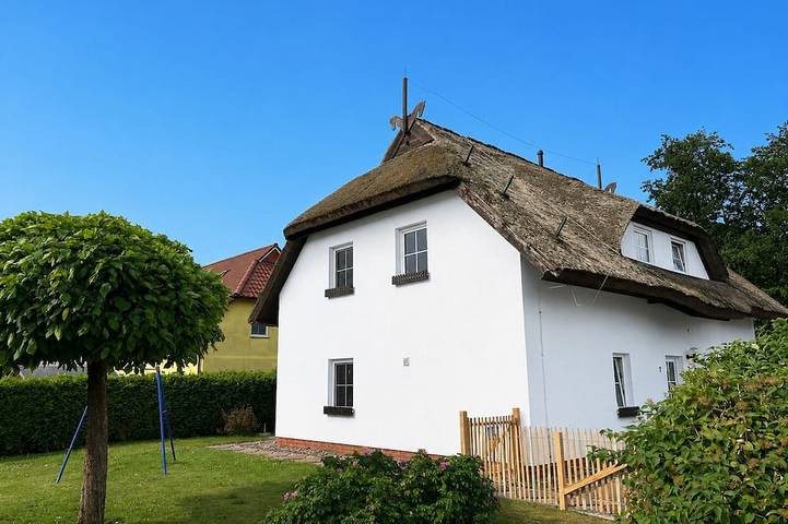 Ferienhaus für 4 Personen, mit Terrasse und Garten in Baabe