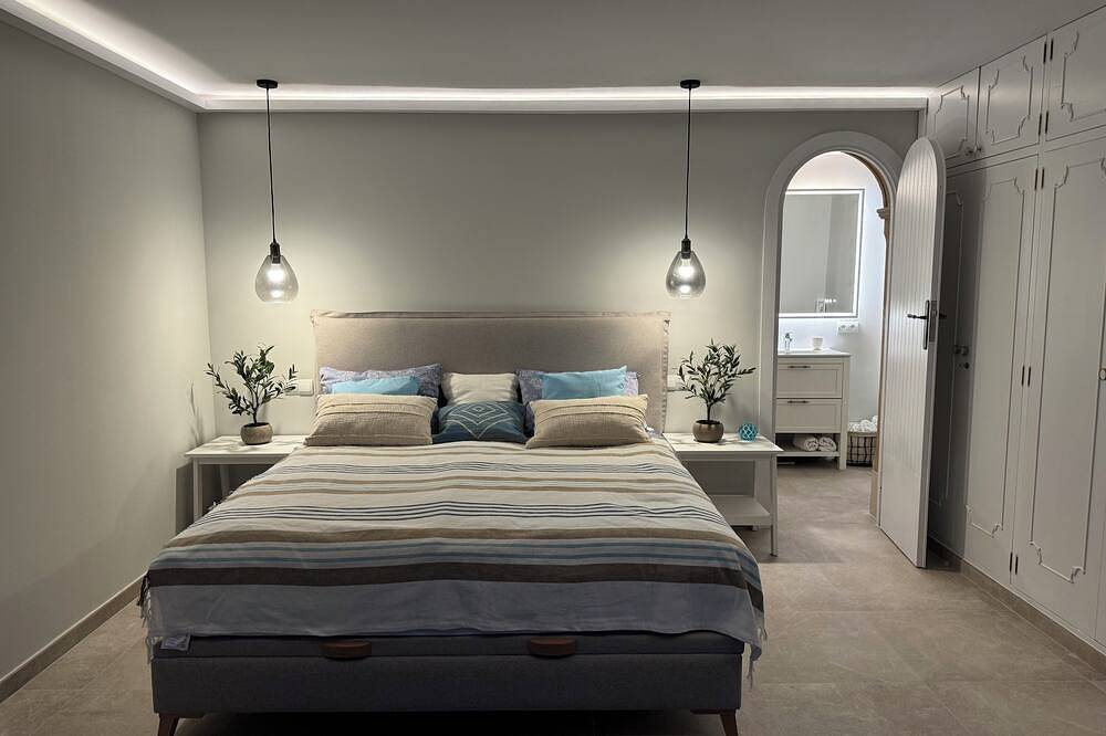 Luxus-Villa direkt am Meer, Infinity-pool, Sauna, Kamin, Dachterrasse, Strandnah in Cala Pi, Llucmajor
