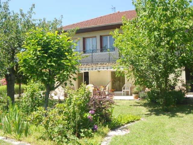 Gîte pour 2 personnes, avec Balcon et Terrasse ainsi que Jacuzzi et Jardin à Chaponost