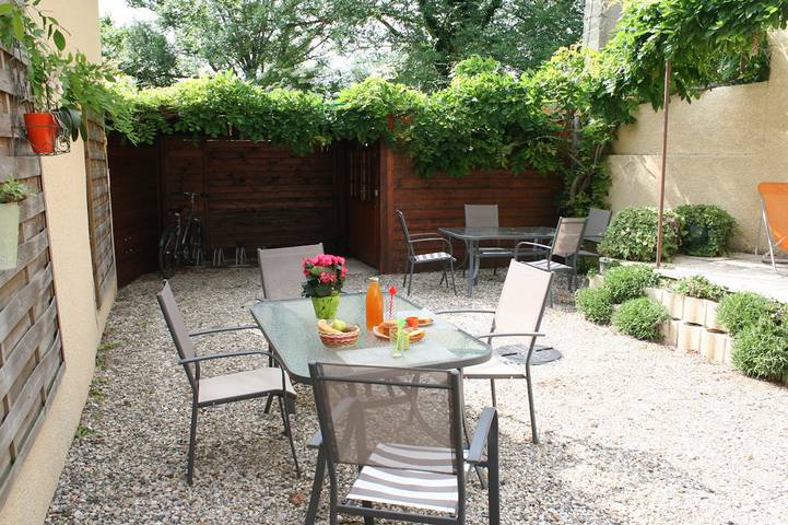 Gîte pour 4 personnes, avec jardin et terrasse dans l' Ain - 3