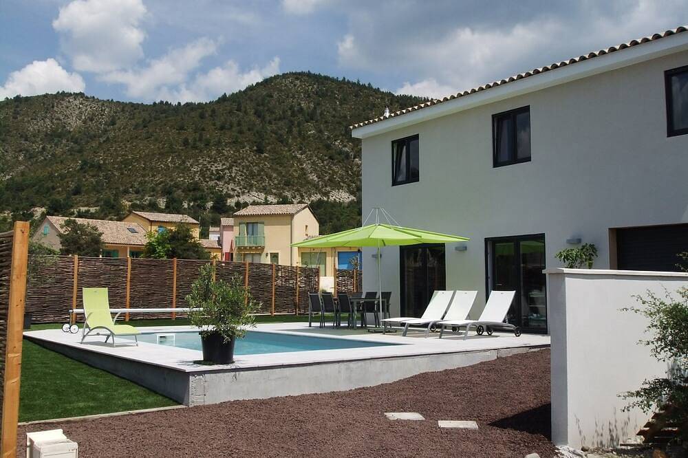 Moderne Nieuwbouwvilla met Verwarmd Privé Zwembad Midden de Rustige Natuur in Castellane, Regionaler Naturpark Verdon