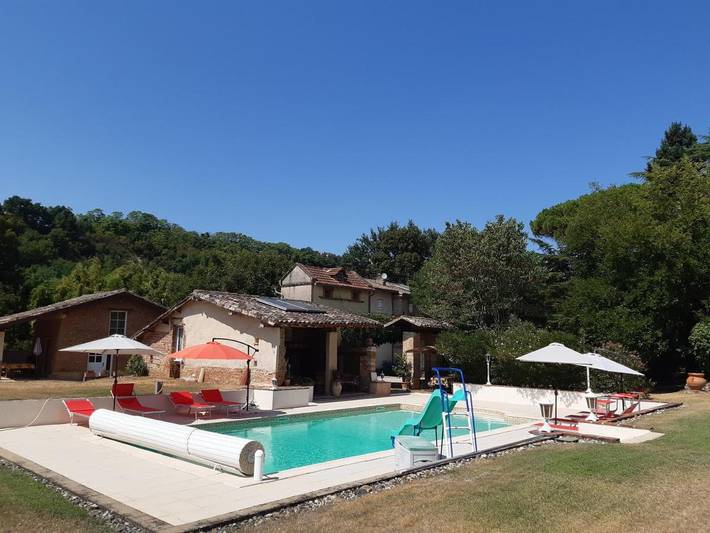 Gîte pour 2 personnes, avec terrasse et piscine ainsi que jardin et vue à Coufouleux - 4