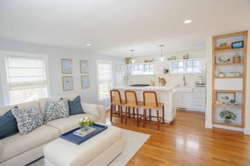 Vacation House for 6 Guests in Oak Bluffs, Martha's Vineyard, Picture 3