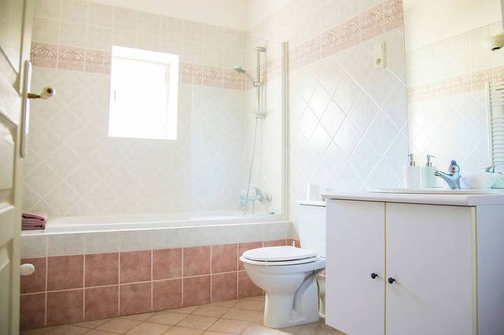 Location de vacances pour 6 personnes, avec Balcon ainsi que Jardin et Piscine à Nizas - 4