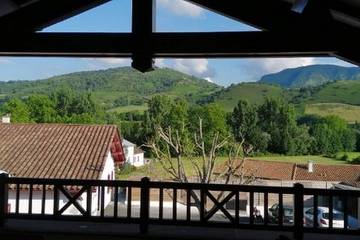 Gîte pour 6 personnes, avec balcon et jacuzzi en Pyrénées-Atlantiques