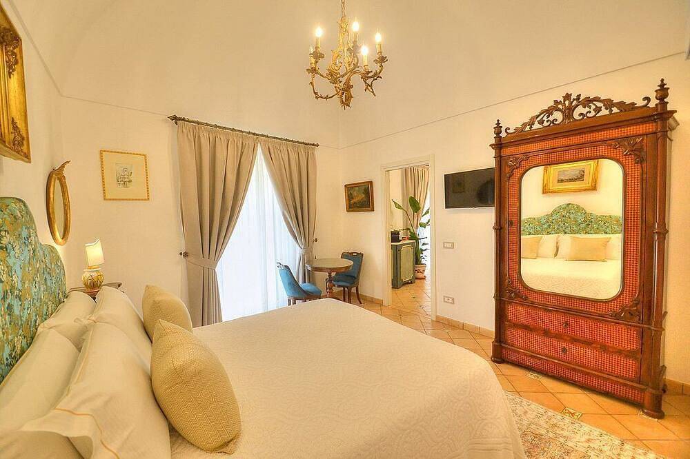 Casa Minera: Un'elegante casa indipendente situata a breve distanza dalla spiaggia. in Minori, Sorrento Coast
