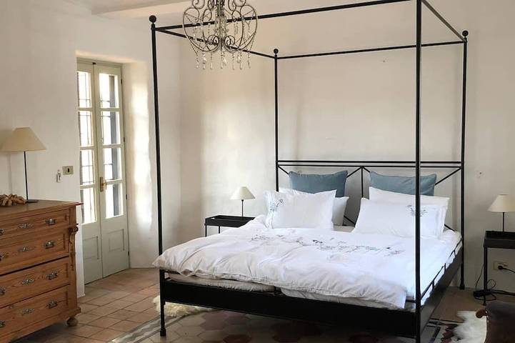 Bezaubernde Villa, großer Pool, wunderbare Sonnennuntergänge, ruhige Lage in Castino, Langhe