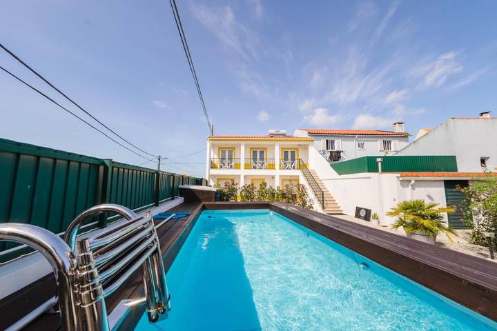 Gîte pour 2 personnes, avec piscine et terrasse ainsi que vue et jardin dans Serra De El Rei