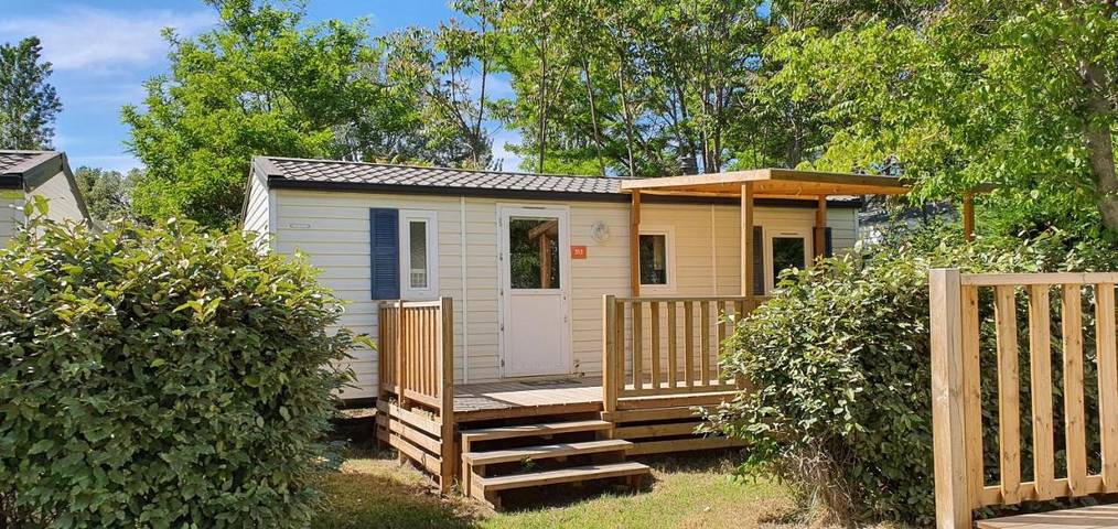 Ferienhaus für 6 Personen, mit Terrasse und Garten sowie Pool und Seeblick
