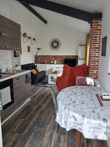 Gîte pour 2 personnes, avec jardin et piscine dans Belberaud