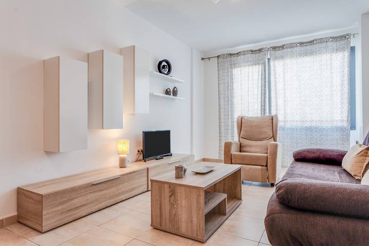 Apartamento entero, Apartamento céntrico cerca de la playa con terraza en la azotea y Wi-Fi in El Cotillo, La Oliva