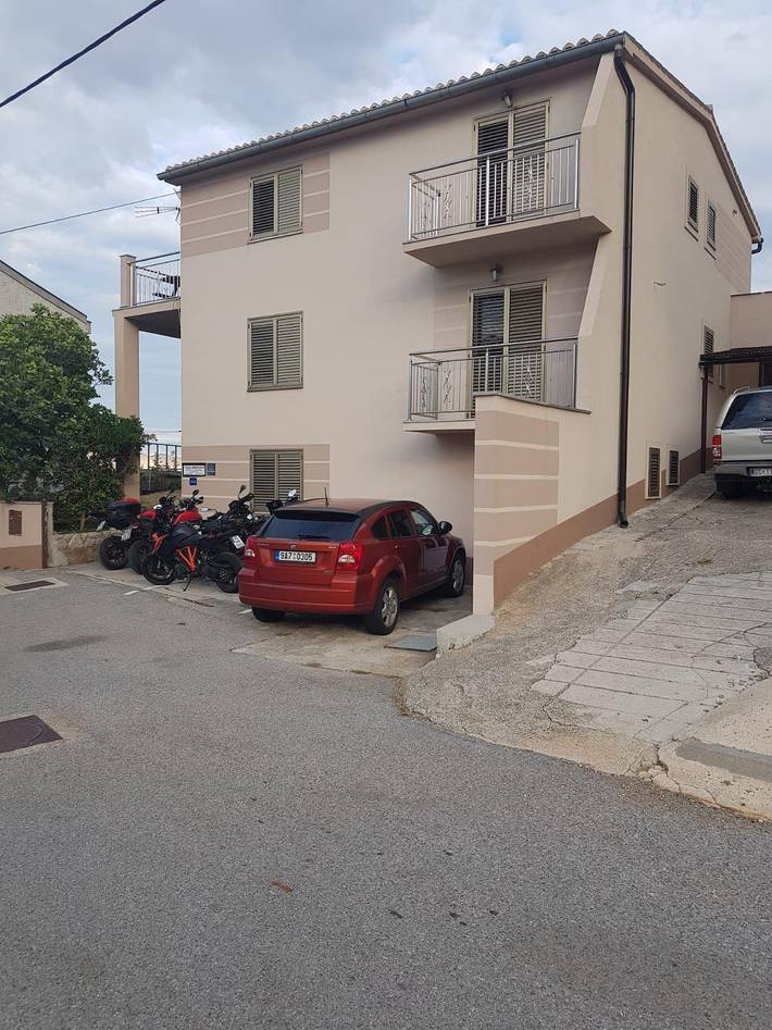 Ferienwohnung für 9 Personen, mit Garten und Balkon in Karlobag - 3