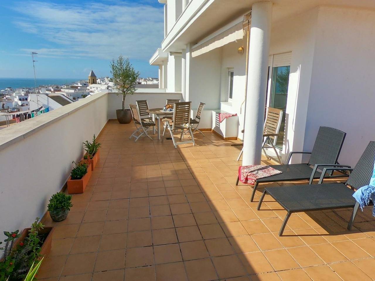 Modernes Apartment mit großer Terrasse und großartigem Meerblick. in Conil de la Frontera, Costa de la Luz
