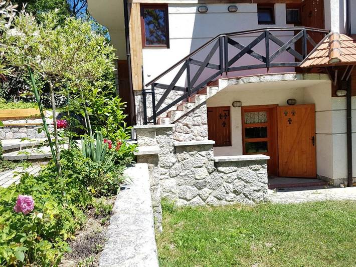 Ferienwohnung für 4 Personen, mit Ausblick und Terrasse sowie Garten in Serbien