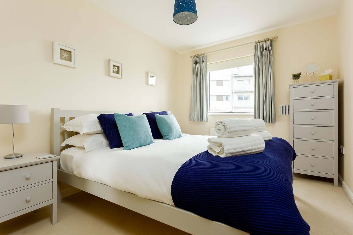Entire apartment, Coxswain's Cabin - Moments from Hamworthy Beach in Poole, Poole Harbour