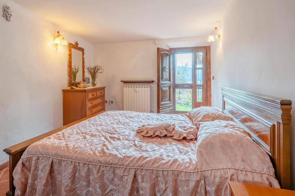 Awesome home in Frazione Antognano in Minucciano, Garfagnana