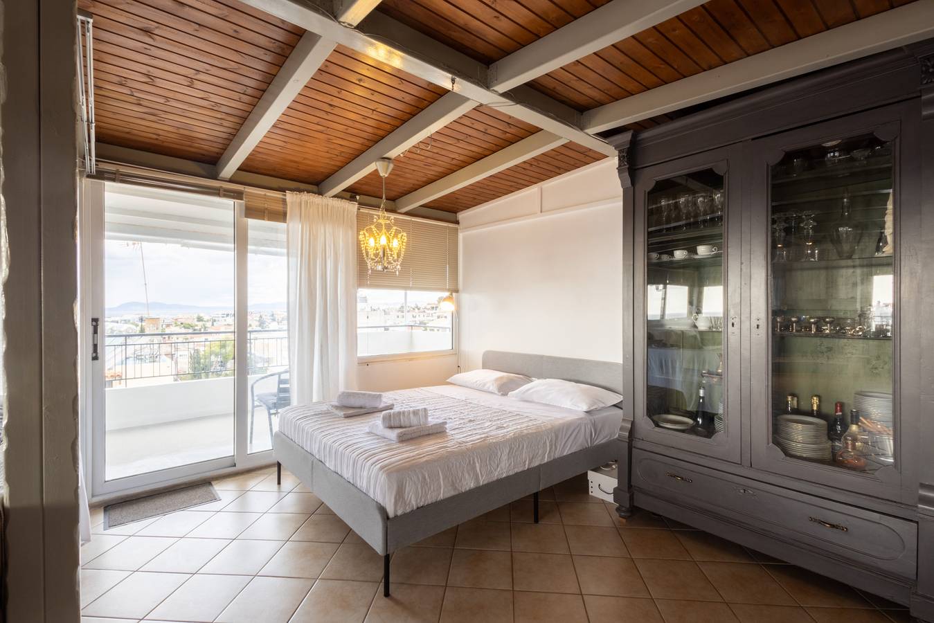 Geheel appartement, Sunny Loft with a Panoramic Sea View in Voula in Voula, Oostkust Regio Attika