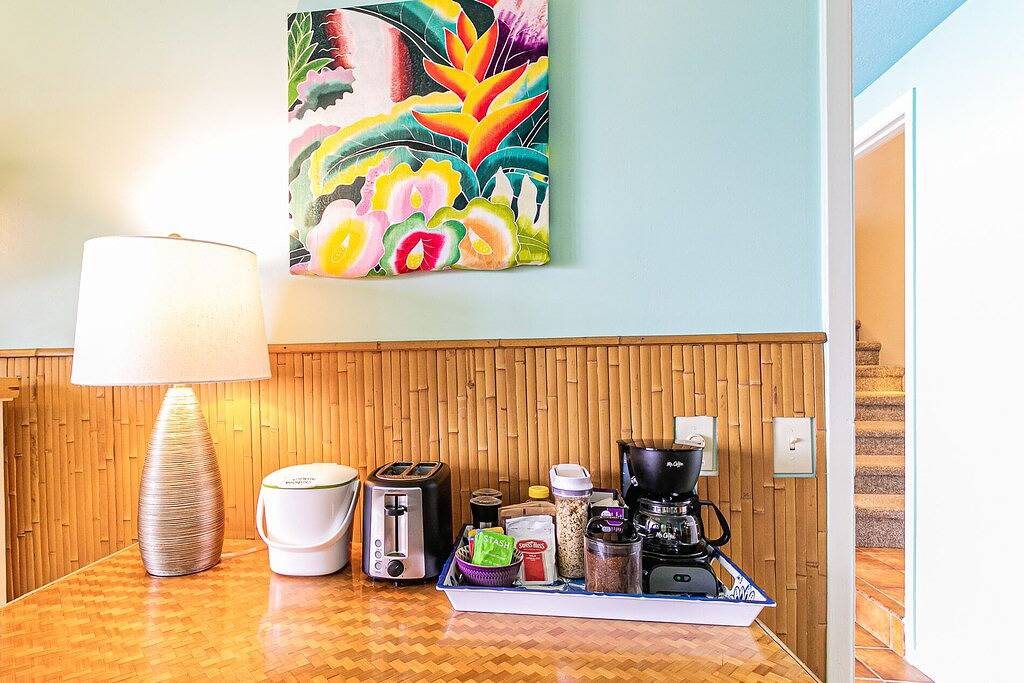 Oceanfront in Hilo Hale Kai Suites Bamboo Room - King Bed, Private Bathroom in Paukaa, Hamakua