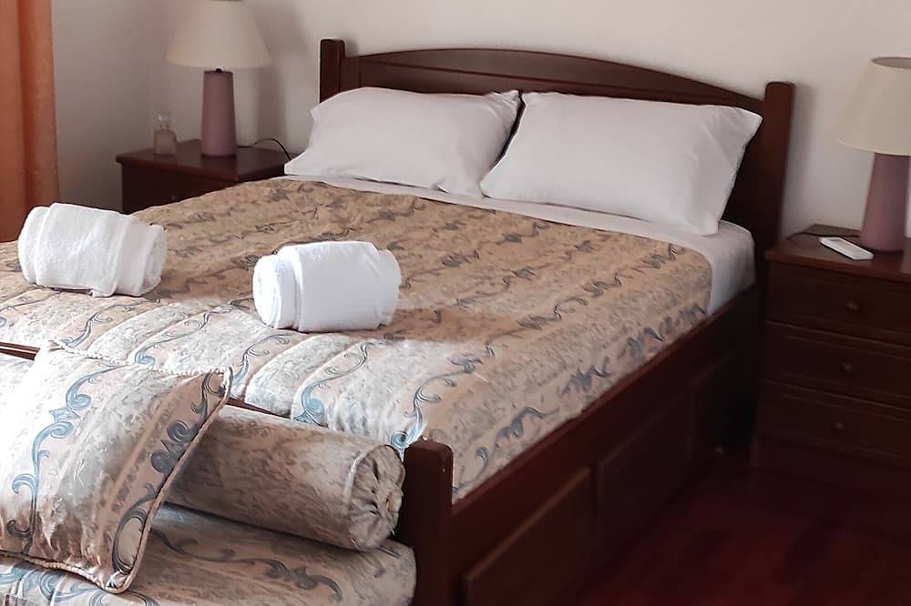 Vacation home with driver ( for travel ) in Corroios, Halbinsel von Setúbal