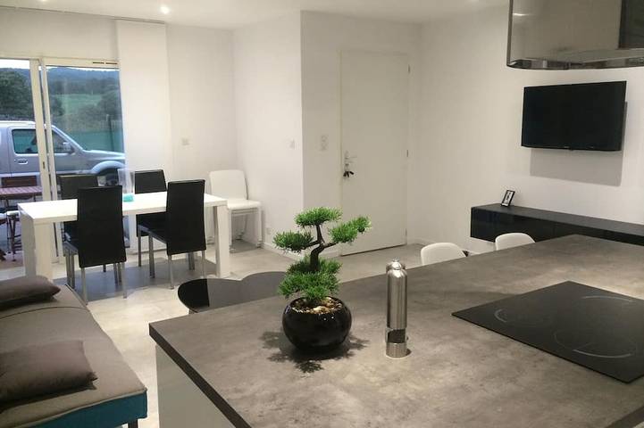 Entire apartment, New Apartment Agosta Porticcio 100 M From The Beach in Albitreccia, Golfe D'Ajaccio