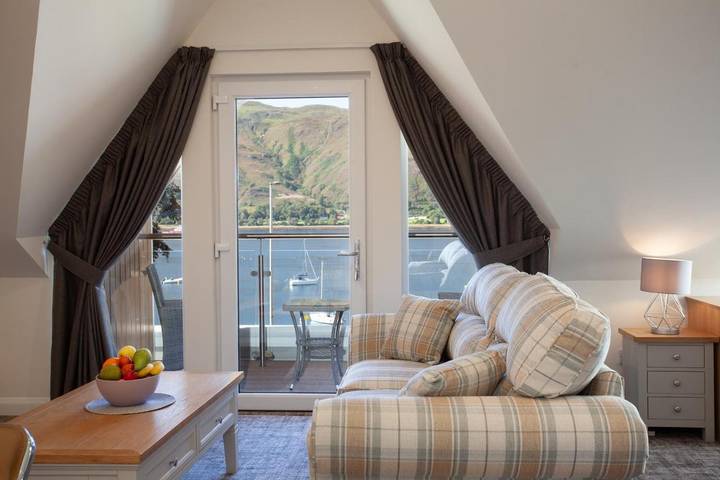 Pension voor 2 personen, with Terras and Uitzicht op het meer as well as Uitzicht in Fort William