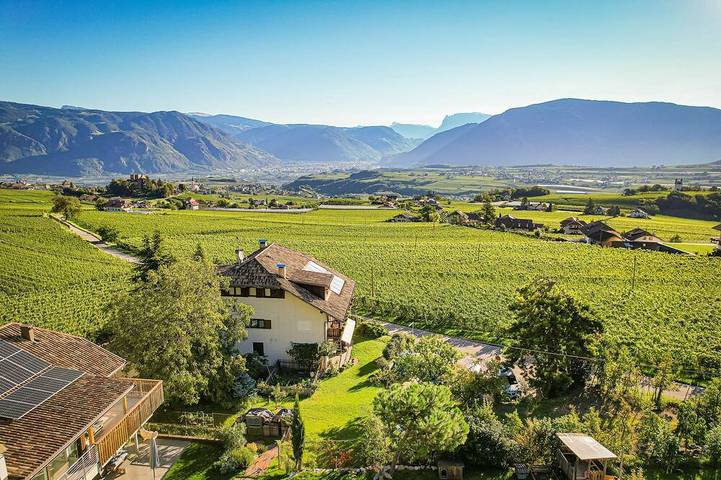 Ferienwohnung für 5 Personen, mit Balkon und Garten in Eppan an der Weinstraße