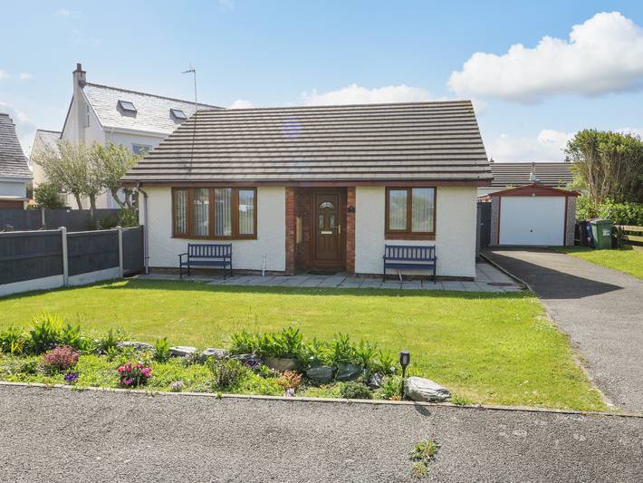 Cottage for 4 people, with garden, with pets in Trearddur Bay