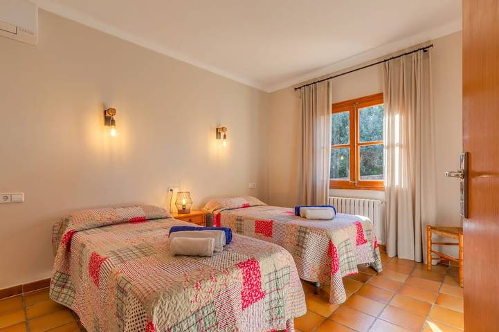 Genießen Sie die Ruhe: Ferienhaus 1 km von unberührten Stränden mit WLAN gratis in Felanitx, Mallorcas Küste