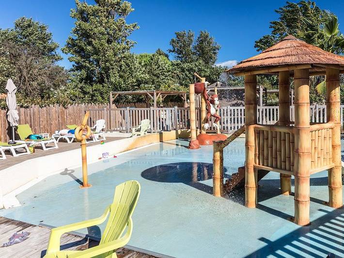 Wohnwagen für 4 Personen, mit Terrasse und Pool in Marseillan