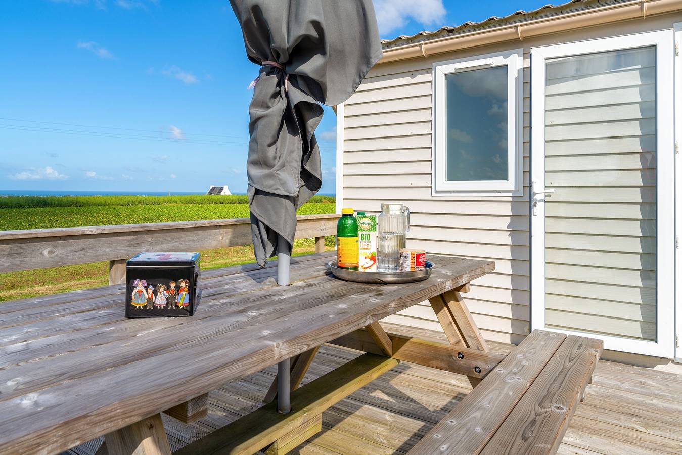 Appartement de vacances entier, Mobil-home 'Ty Reuniou' avec vue sur la mer, terrasse privée et jardin privé in Cléder, Ceinture Dorée