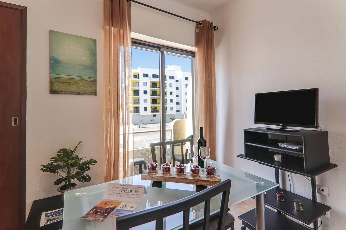 Appartement entier, Appartement "Beach Residence 22" avec balcon, Wi-Fi et terrasse partagée in Armação de Pêra (costa), Armação de Pera