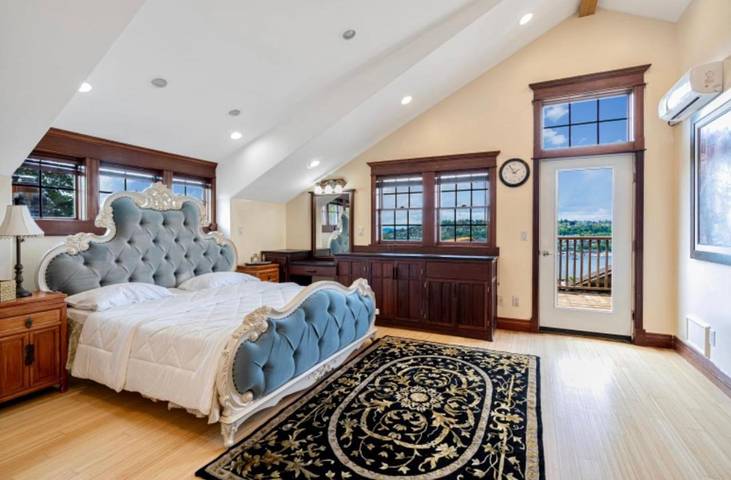 Villa för 8 Personer, med pool samt bastu och trädgård och bubbelpool i Seattle