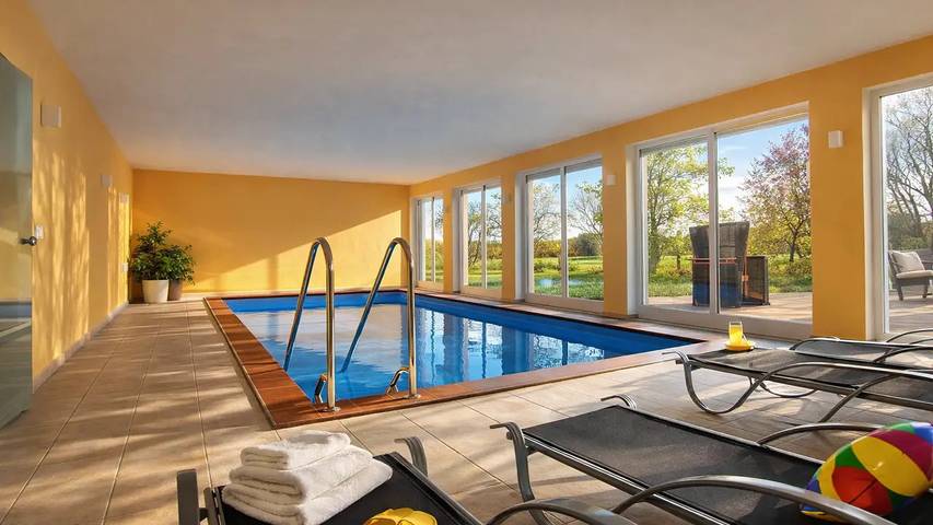 Ferienhaus für 8 Personen, mit Pool und Sauna sowie Terrasse in Kühlungsborn
