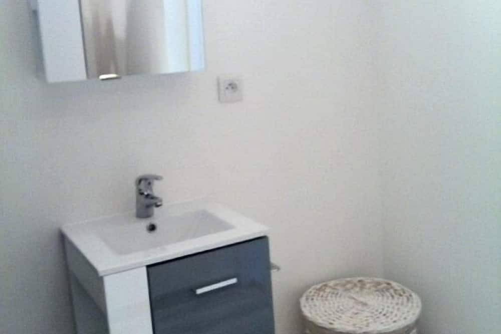 Appartement entier, Joli Studio Mezzanine A 300M De La Mer in Nice, Région de Nice