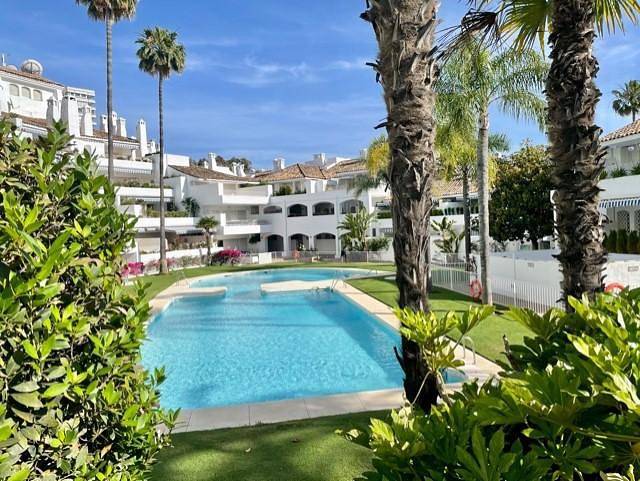 Entire holiday apartment, Flat mit Pool in Las Chapas, Marbella