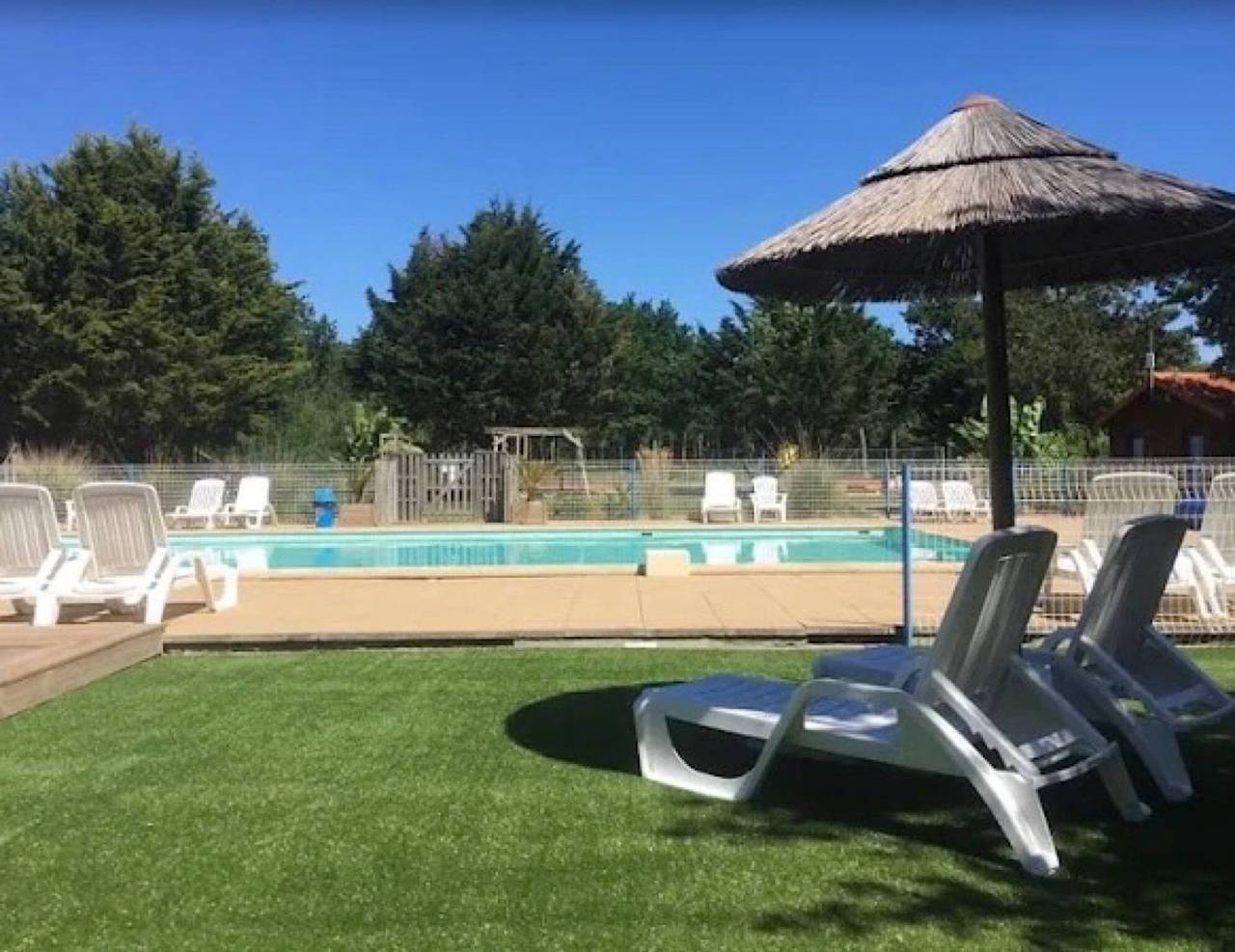 Chalet « confort 11 » avec terrasse, piscine partagée  in Saint-Gervais (Vendée), Vendée