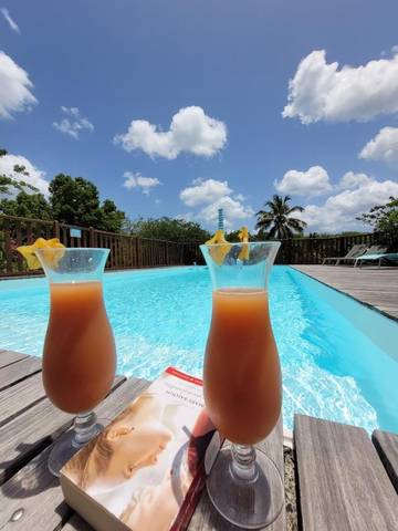Maison d’hôte pour 2 personnes, avec jardin ainsi que piscine et vue à Deshaies