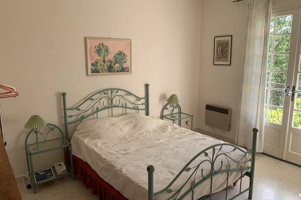Fully-equipped furnished house in village center in Les Salles-sur-Verdon, Brignoles Region