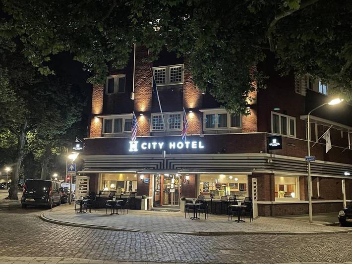 Hotel, mit Terrasse und Garten in Bergen op Zoom