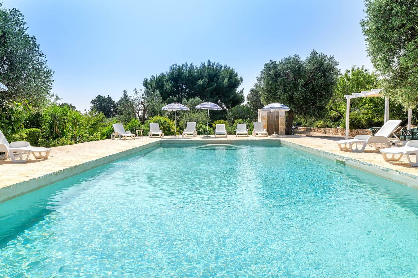 Appartamento intero, Appartamento 'Girasole' con piscina condivisa, Wi-Fi e aria condizionata in Ceglie Messapica, Salento